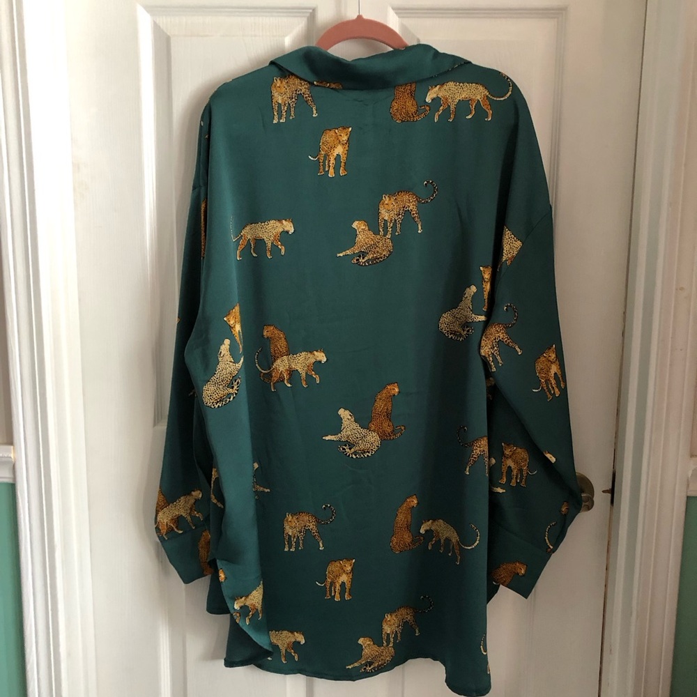 Entro blouse buttondown long sleeve teal fabric tan leopard jaguar silhouettes - Picture 2 of 9